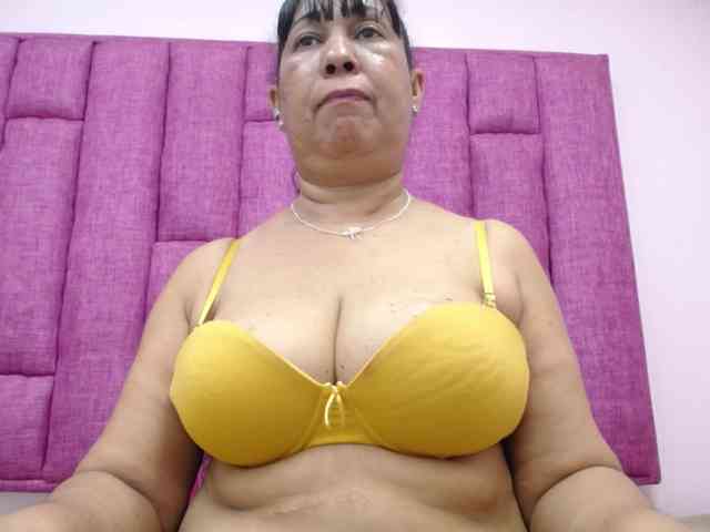 MilfPleasure1 webcam