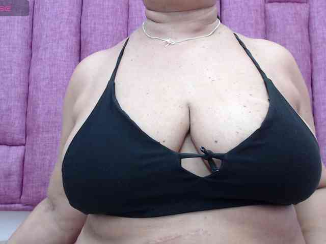 MilfPleasure1 webcam