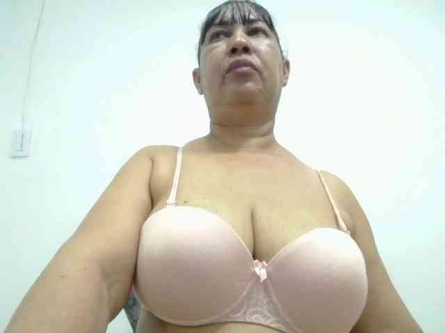 MilfPleasure1 webcam