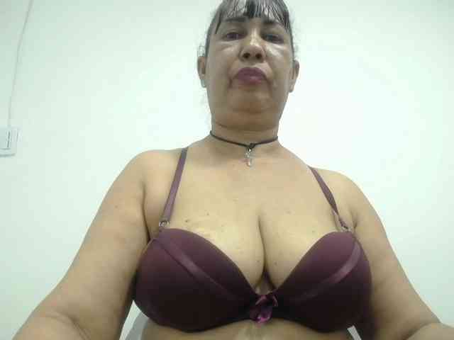 MilfPleasure1 webcam