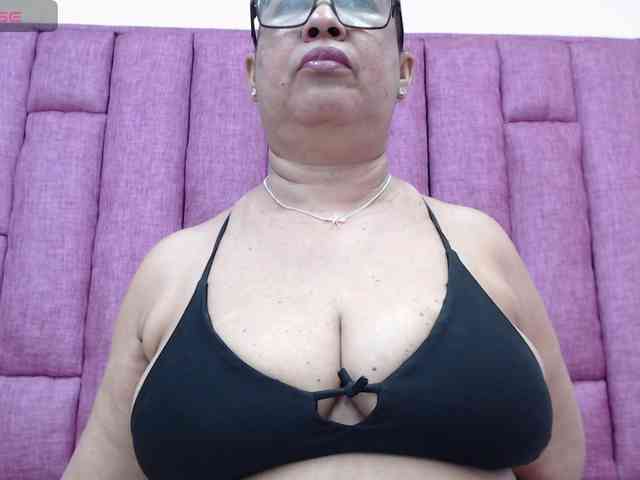 MilfPleasure1 webcam