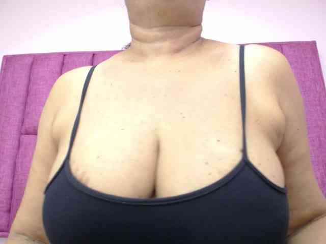 MilfPleasure1 webcam