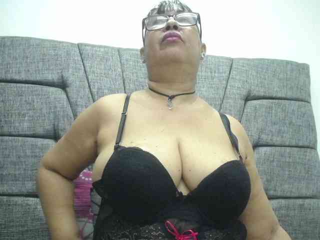 MilfPleasure1 webcam