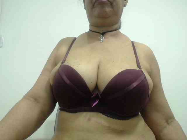 MilfPleasure1 webcam