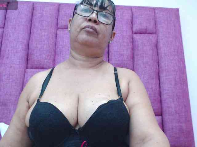 MilfPleasure1 webcam