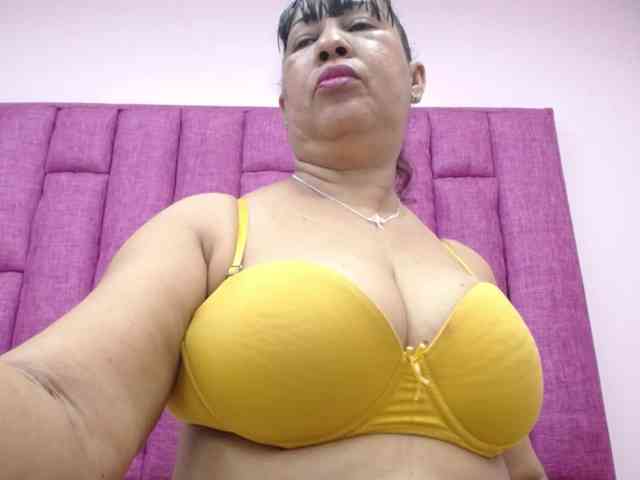 MilfPleasure1 webcam