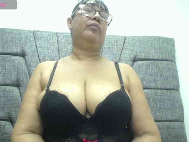MilfPleasure1 webcam