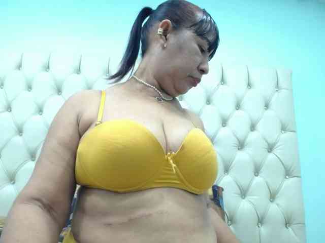 MilfPleasure1 webcam