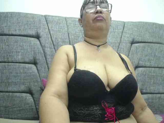 MilfPleasure1 webcam