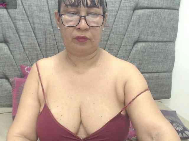 MilfPleasure1 webcam