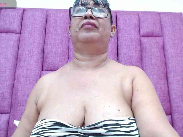 MilfPleasure1 webcam