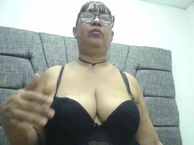 MilfPleasure1 webcam