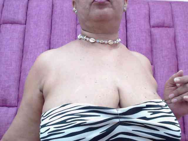 MilfPleasure1 webcam