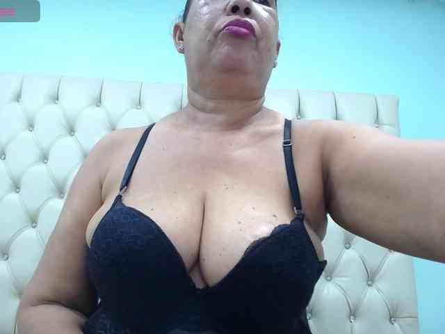 MilfPleasure1 webcam