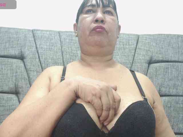 MilfPleasure1 webcam