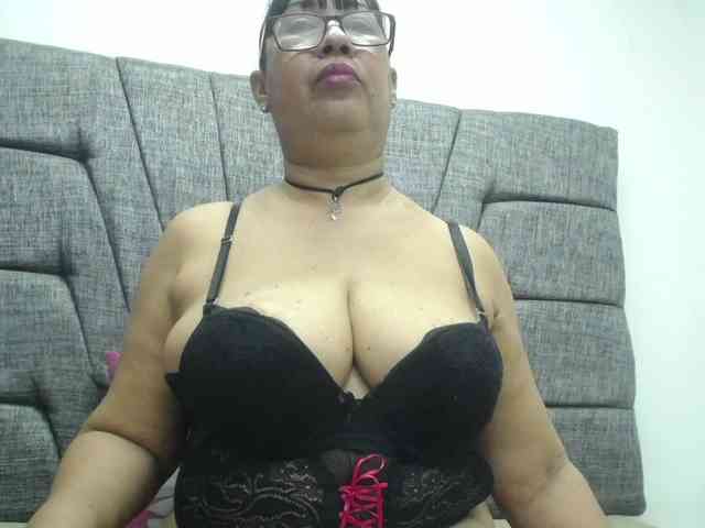 MilfPleasure1 webcam