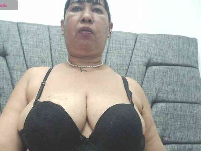 MilfPleasure1 webcam