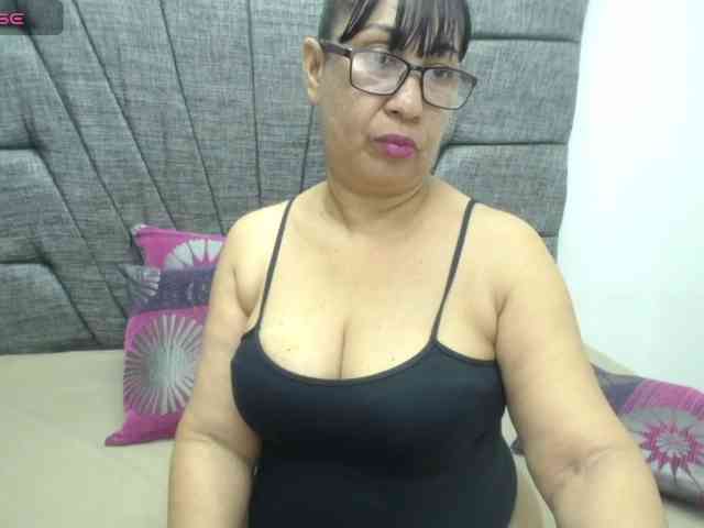 MilfPleasure1 webcam
