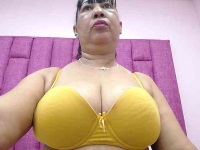 MilfPleasure1 webcam