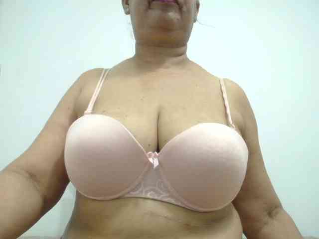 MilfPleasure1 webcam