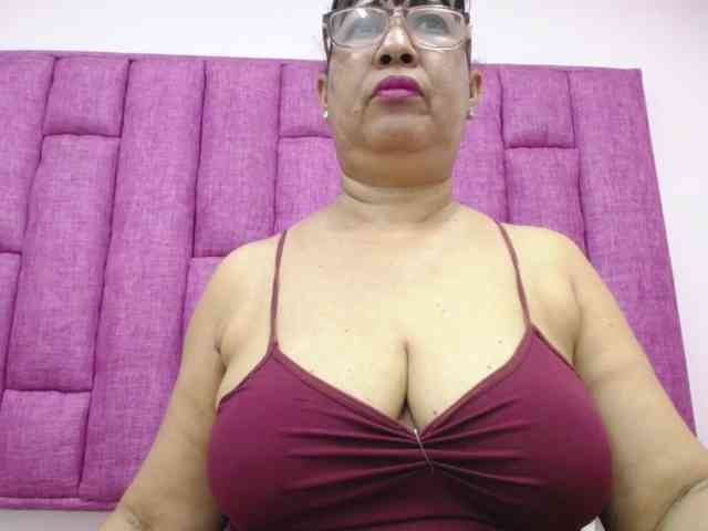 MilfPleasure1 webcam
