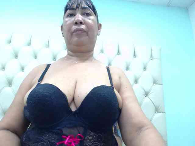 MilfPleasure1 webcam
