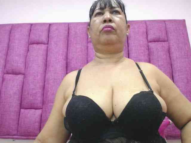 MilfPleasure1 webcam