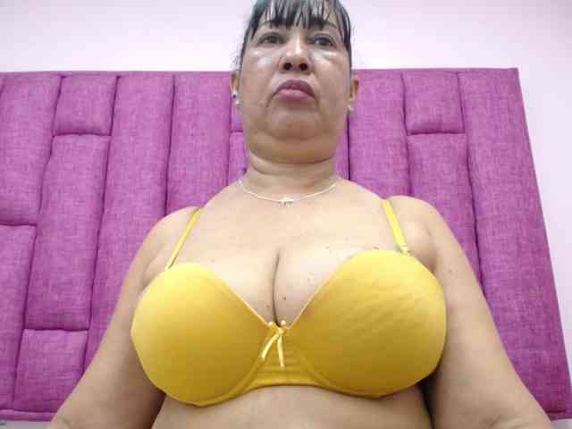 MilfPleasure1 webcam