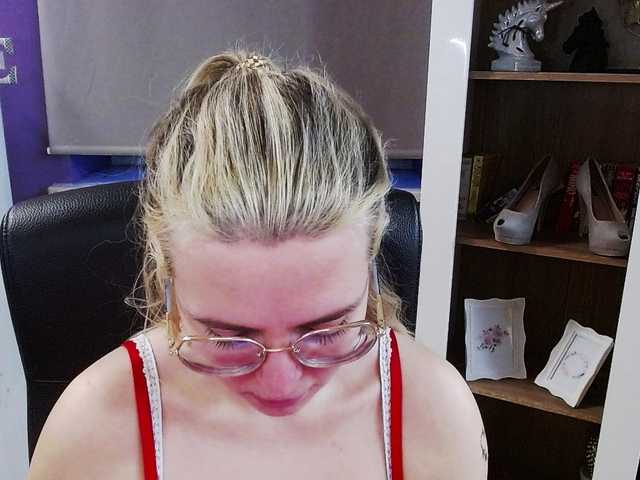 soft-zoey's BongaCams show and profile