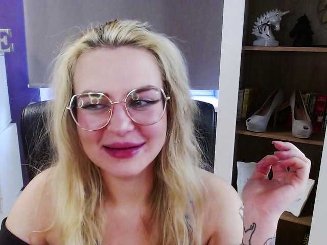 soft-zoey's BongaCams show and profile