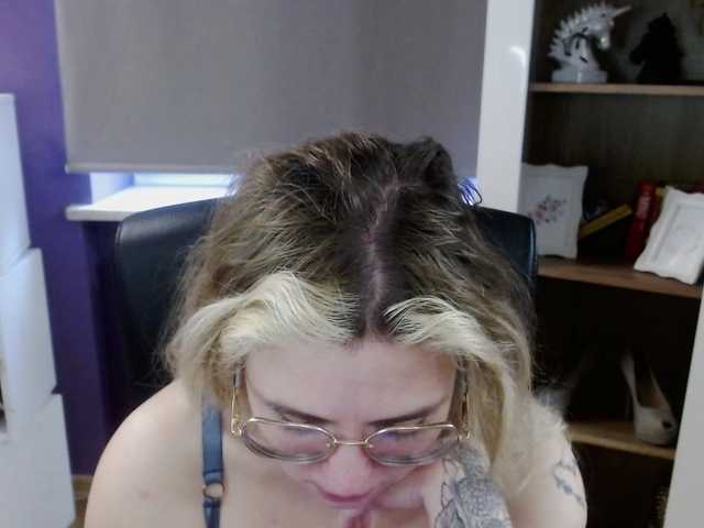 soft-zoey's BongaCams show and profile