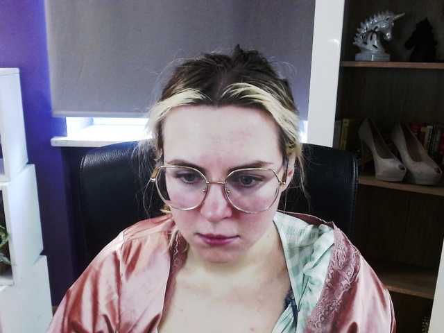 soft-zoey's BongaCams show and profile