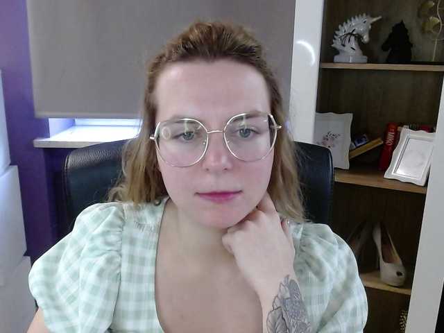 soft-zoey's BongaCams show and profile