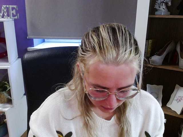 soft-zoey's BongaCams show and profile