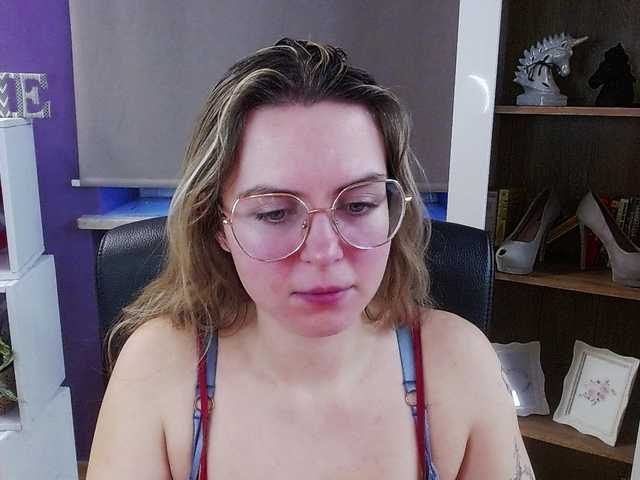 soft-zoey's BongaCams show and profile