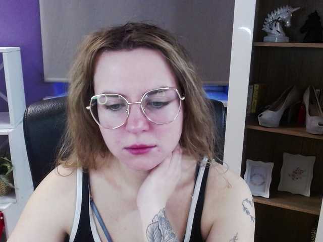 soft-zoey's BongaCams show and profile