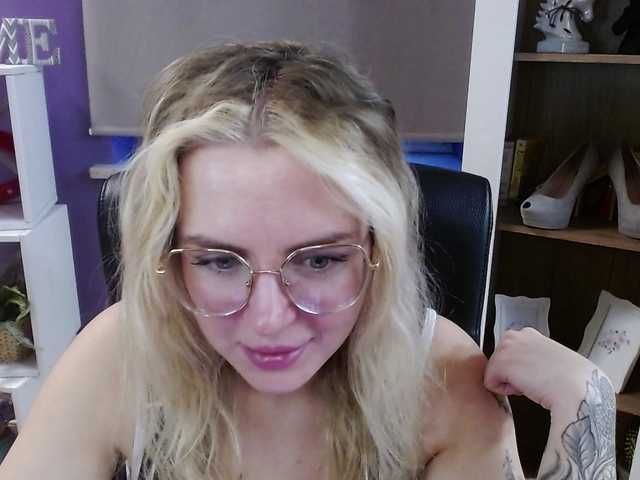 soft-zoey's BongaCams show and profile