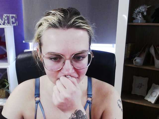 soft-zoey's BongaCams show and profile