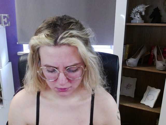soft-zoey's BongaCams show and profile