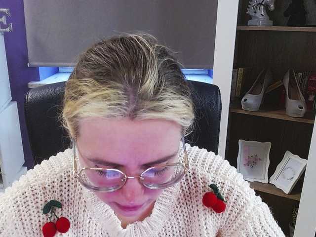 soft-zoey's BongaCams show and profile
