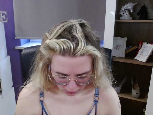 soft-zoey's BongaCams show and profile