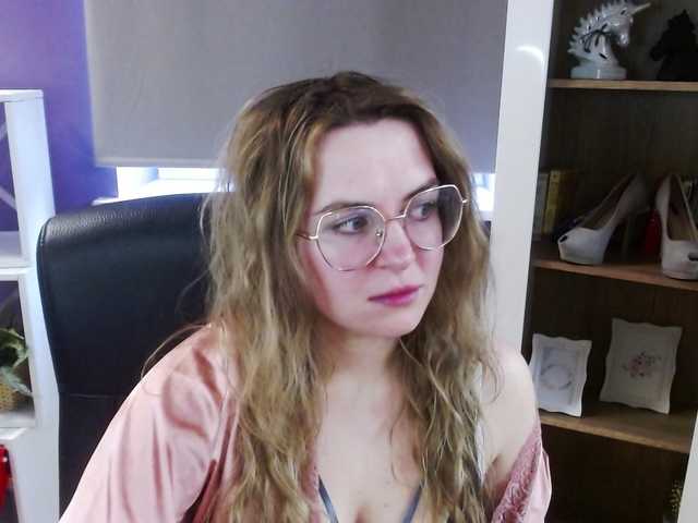 soft-zoey's BongaCams show and profile
