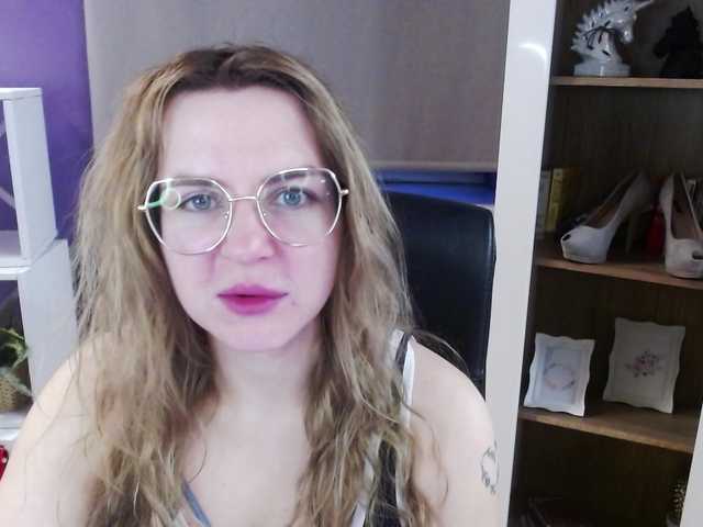 soft-zoey's BongaCams show and profile