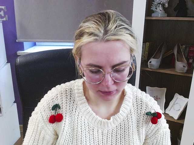 soft-zoey's BongaCams show and profile