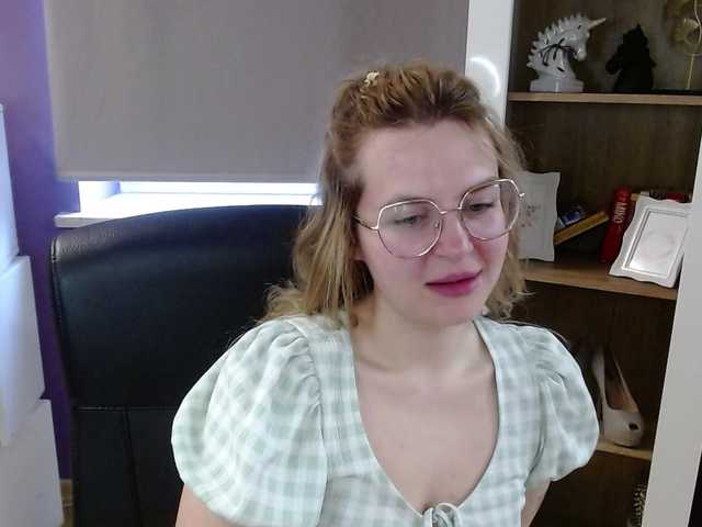 soft-zoey's BongaCams show and profile