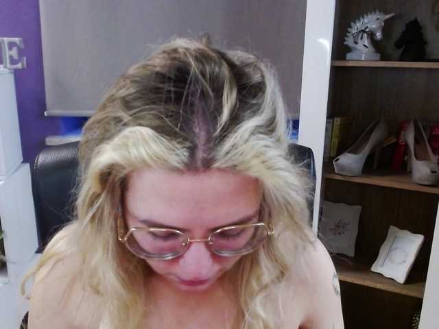 soft-zoey's BongaCams show and profile