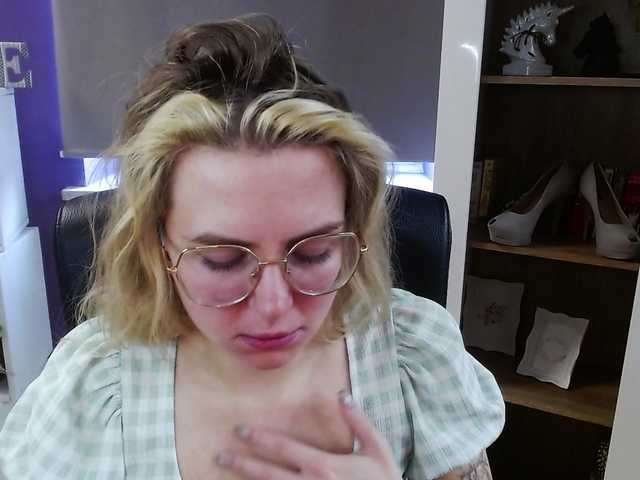 soft-zoey's BongaCams show and profile