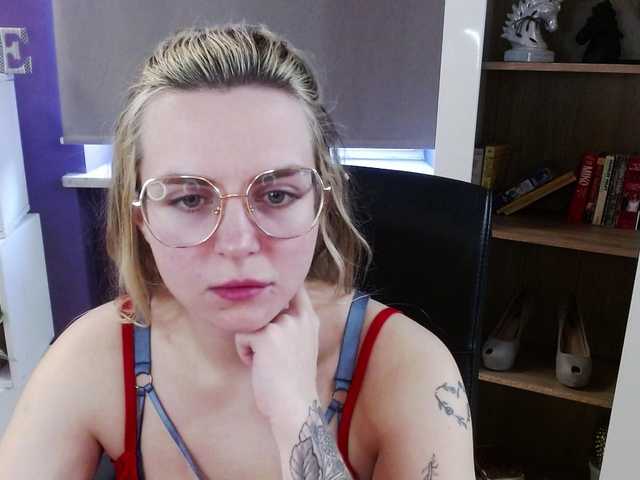 soft-zoey's BongaCams show and profile