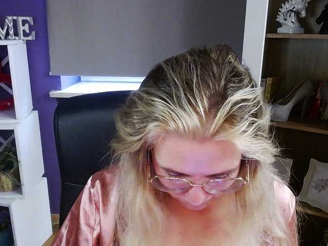 soft-zoey's BongaCams show and profile