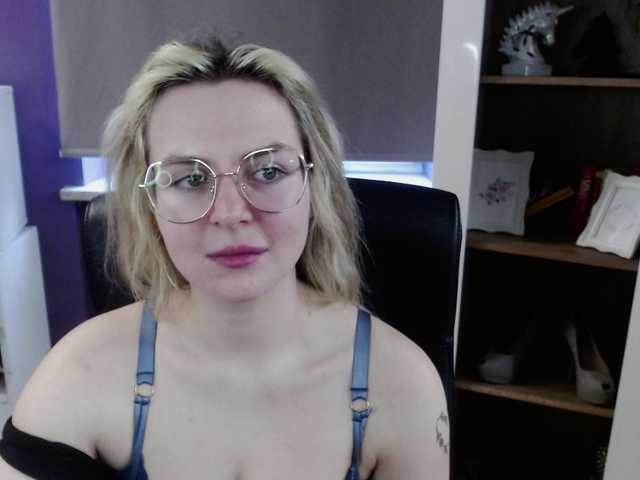 soft-zoey's BongaCams show and profile